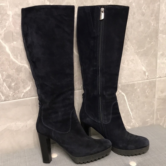 Gorgeous suede boots 💎 - Picture 1 of 8